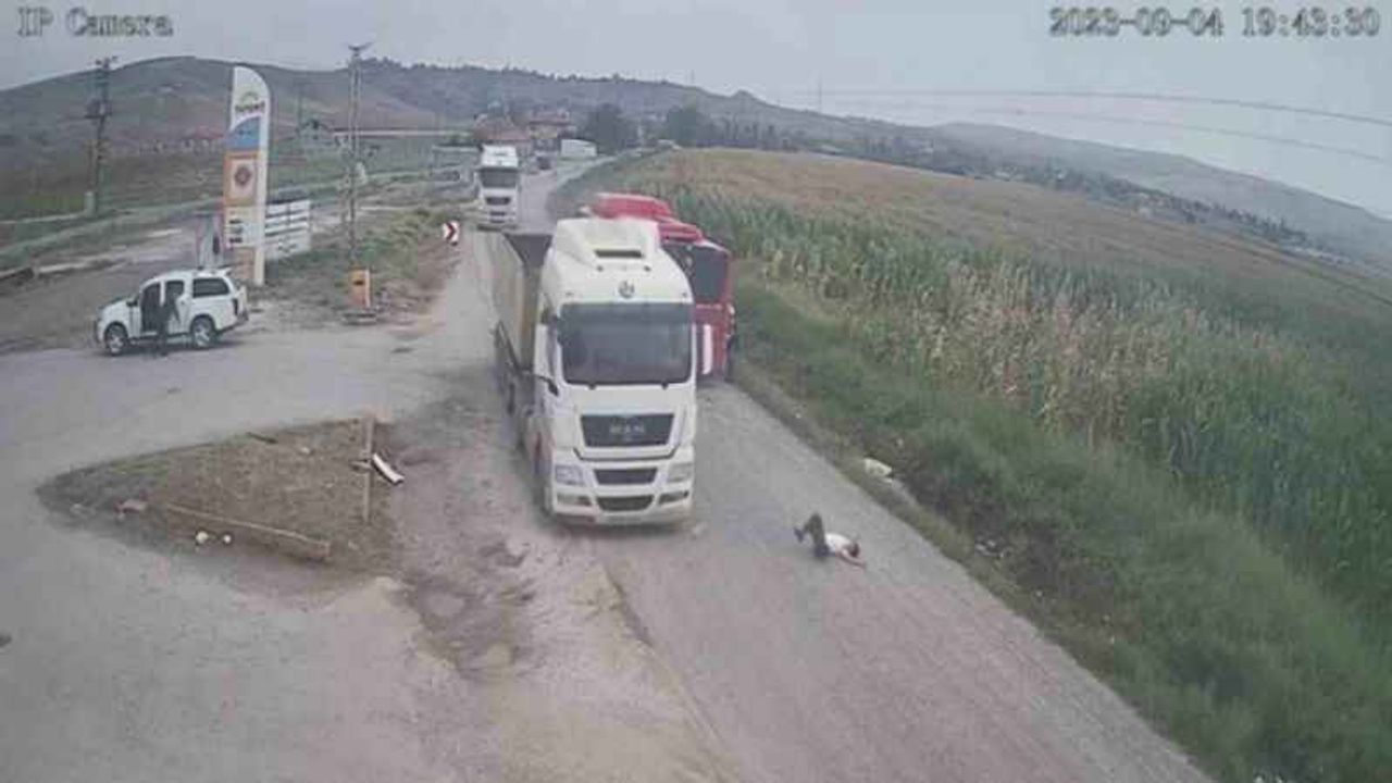 Ankara'da Yolun karşısına geçmeye çalışan çocuğa tır çarptı