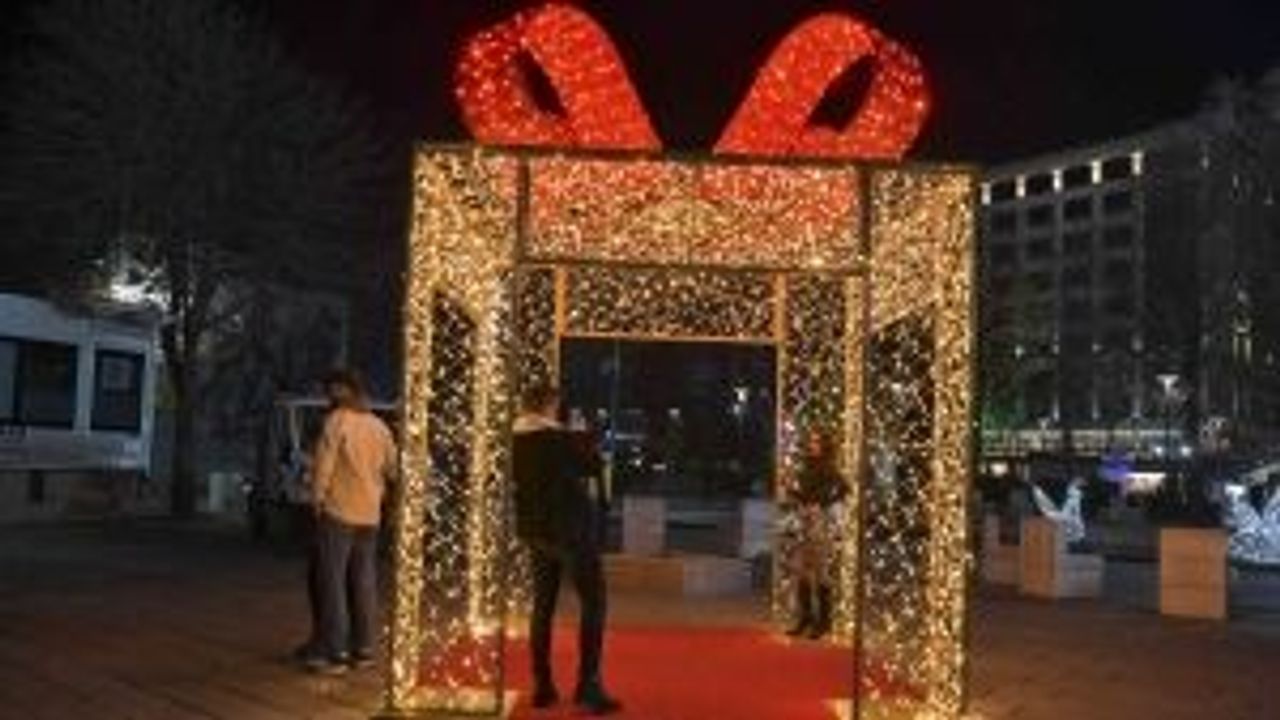 Ankara Yeni Yıla Işıl Işıl Girdi